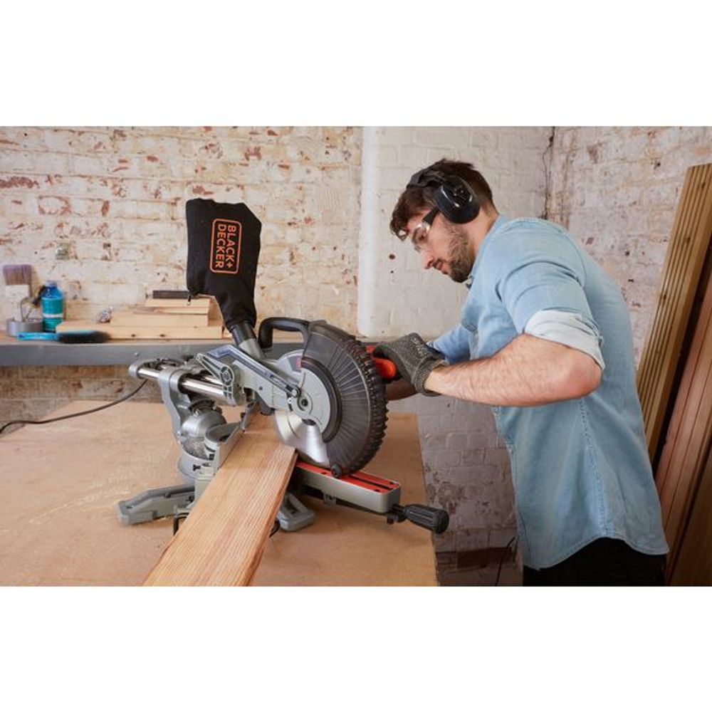 Black & Decker kapp-/gjærsag 216MM 1600W BES700