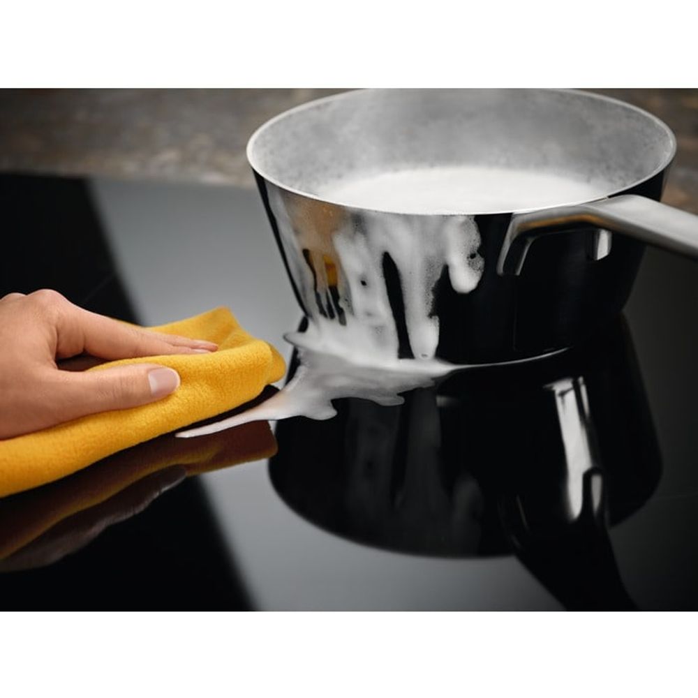Electrolux Induksjonstopp med integrert ventilator 80 cm HHOB860FMC 